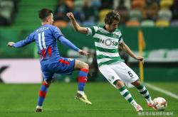 足球直播在线直播观看免费-莱比锡红牛意外输球，欧冠席位或遇威胁的简单介绍