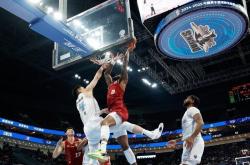 足球直播在线观看免费-CBA联赛制胜关键在瞬间，球员技战术全力以赴