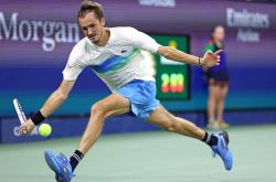 足球直播吧-包含美国网球队爆冷世界网球队，梅德韦杰夫惊艳世界的词条