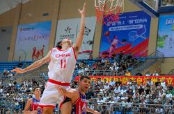 足球直播在线直播观看免费-中国篮球赛事中球员表现接力出彩