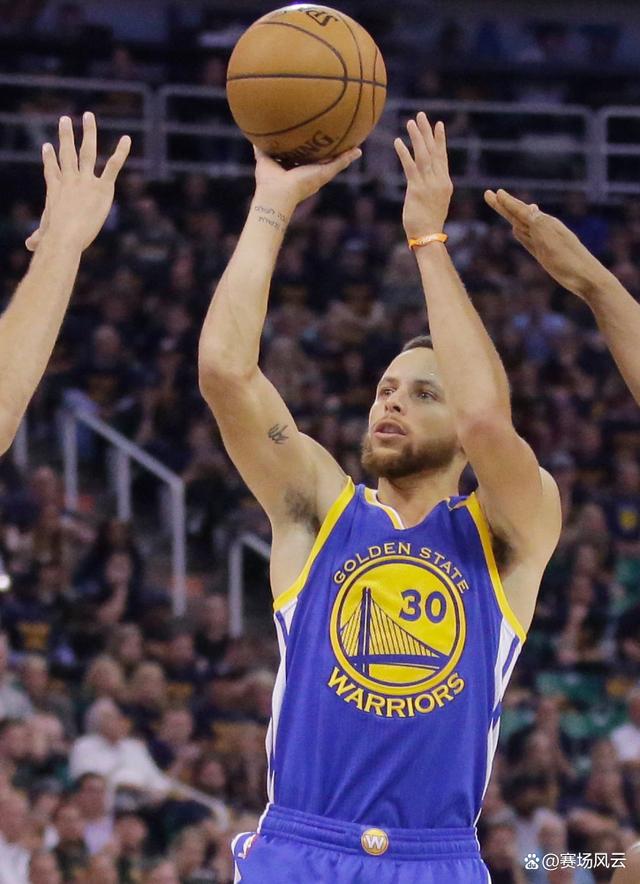 赛场风云!球员展现实力夺得胜利 赛场风云!球员展现实力夺得胜利