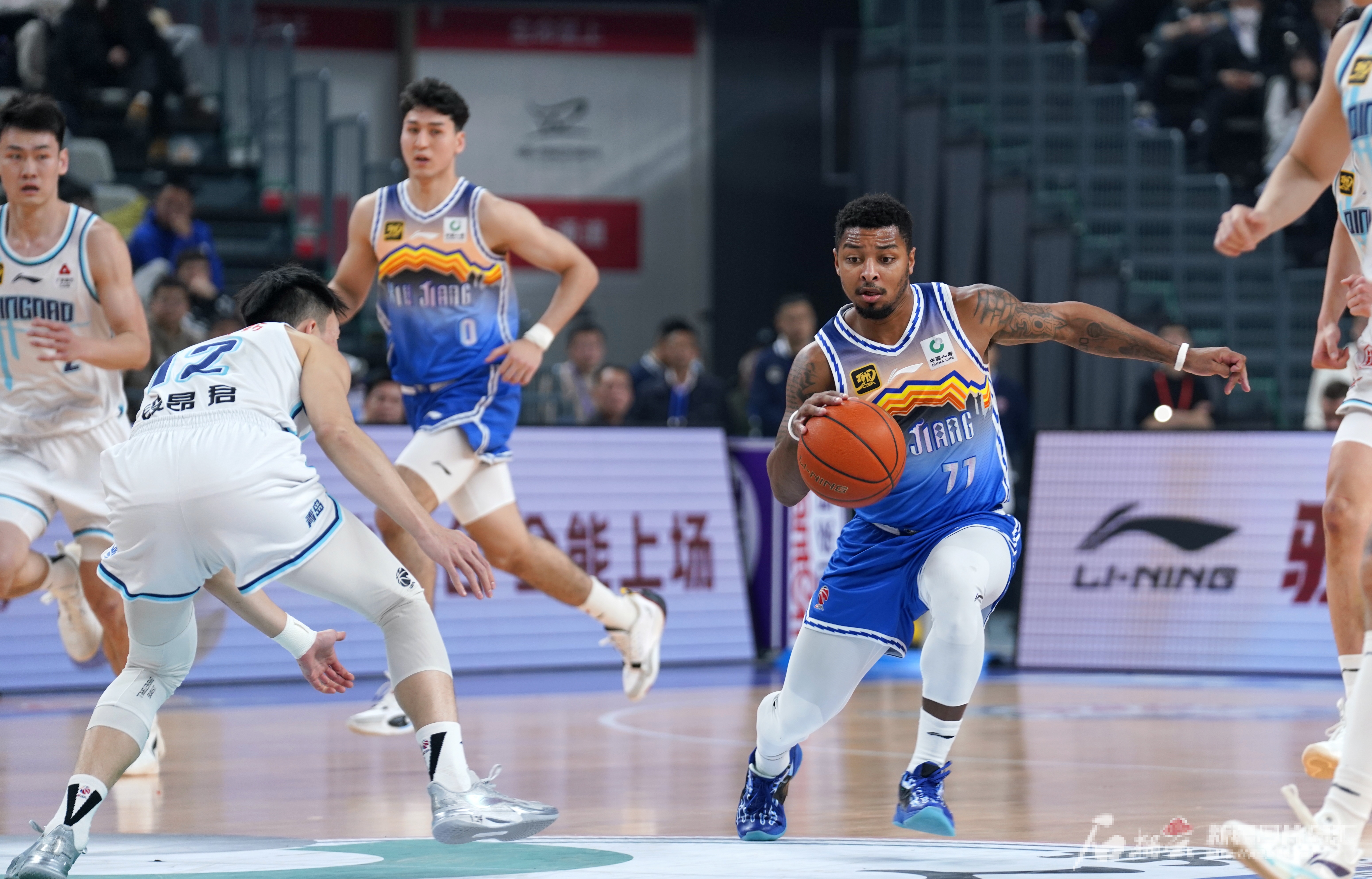 球队状态低迷难获胜利 球队状态低迷难获胜利