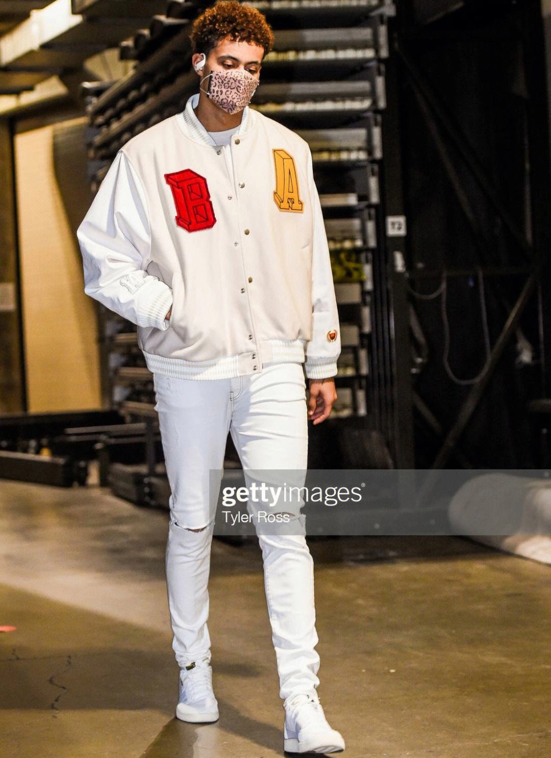 关于北京举行棒球比赛，湖人表现悬殊的信息