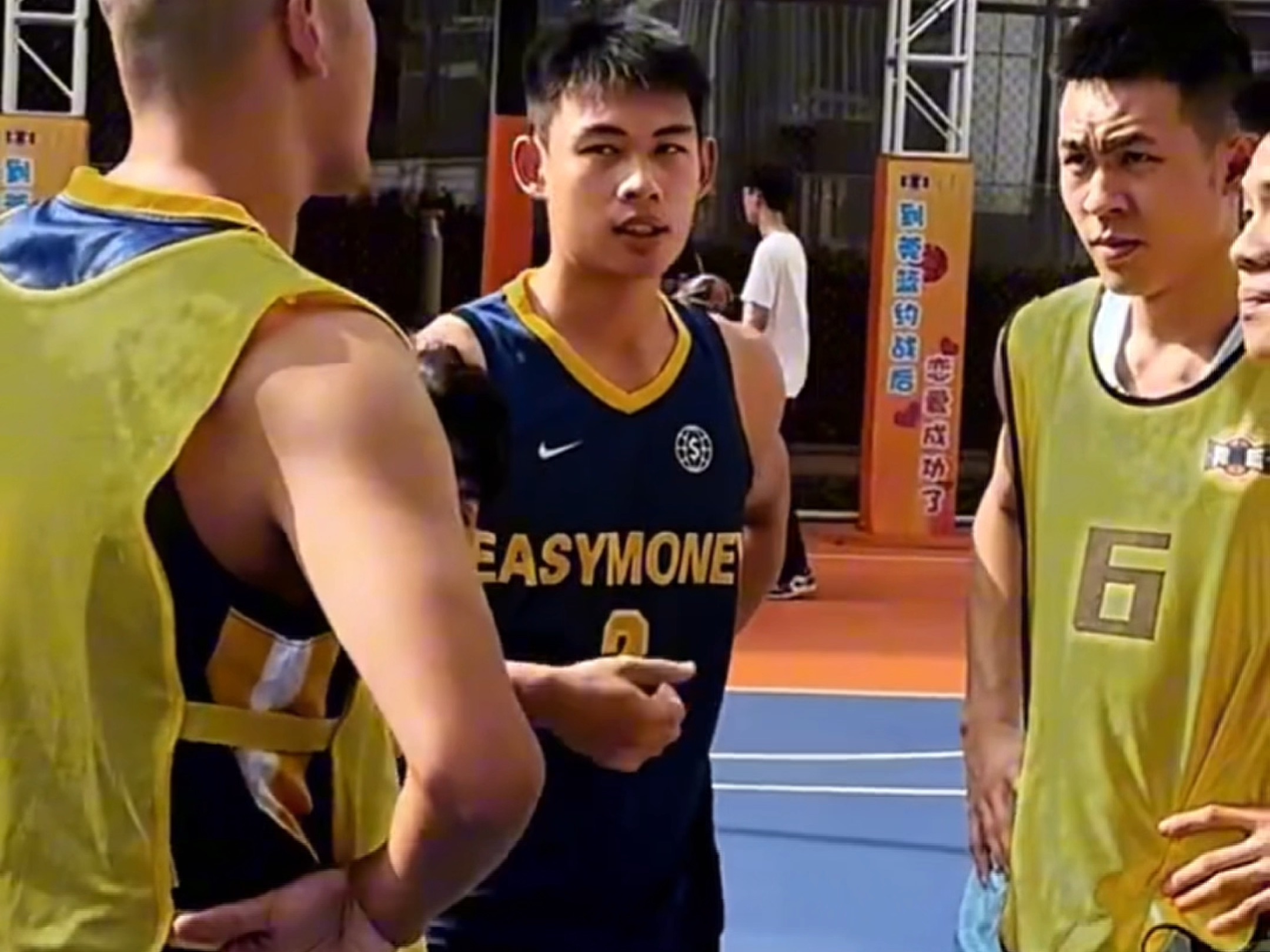 东莞队在比赛中击败对手,一路领先 东莞队在比赛中击败对手,一路领先