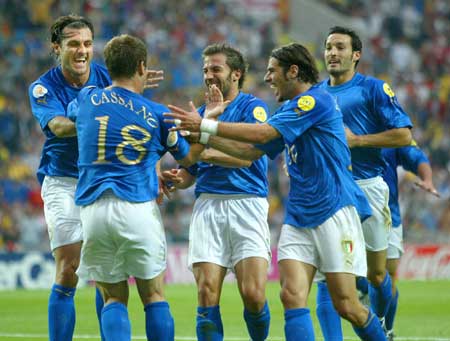 关于西班牙逼平瑞典,暂居小组榜首的信息 关于西班牙逼平瑞典,暂居小组榜首的信息