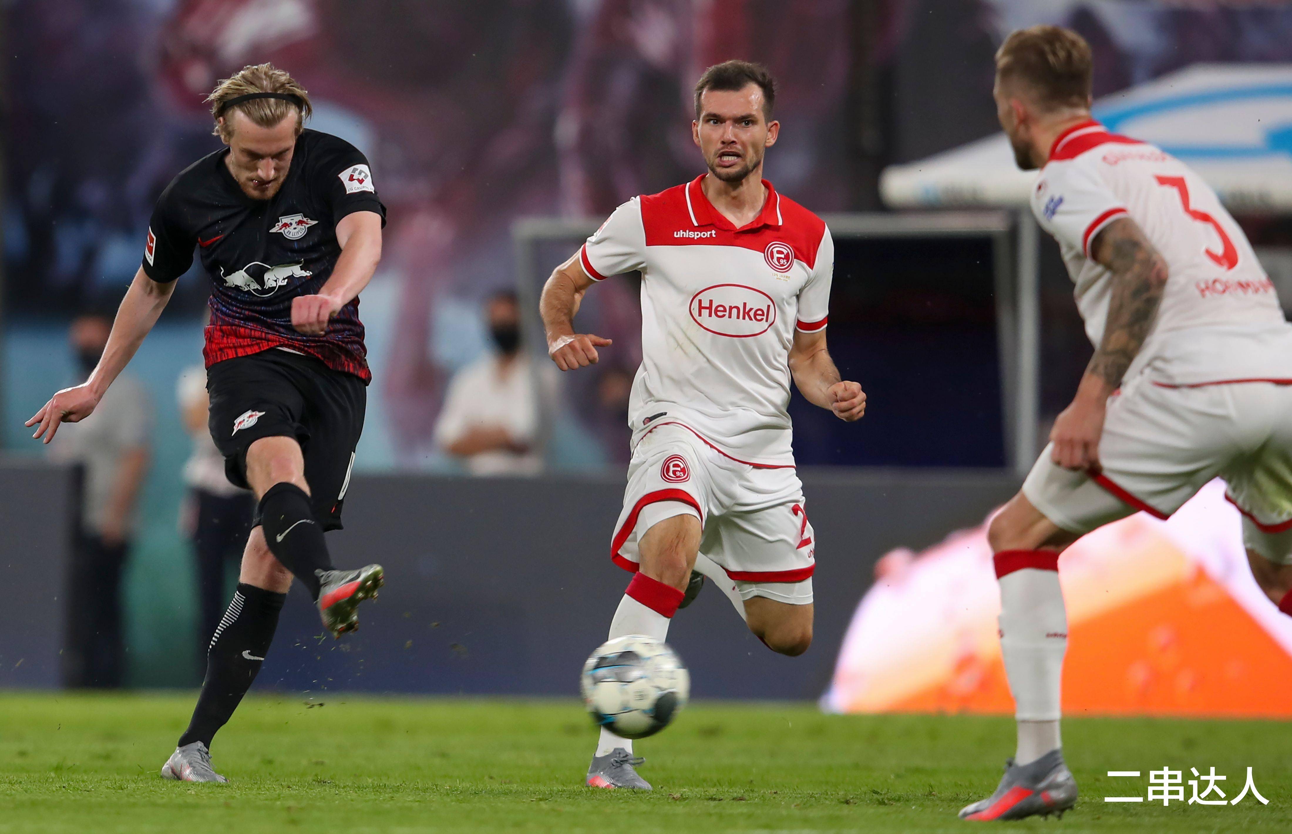 职业足球联赛赛况揭秘，强队弱队实力变化大