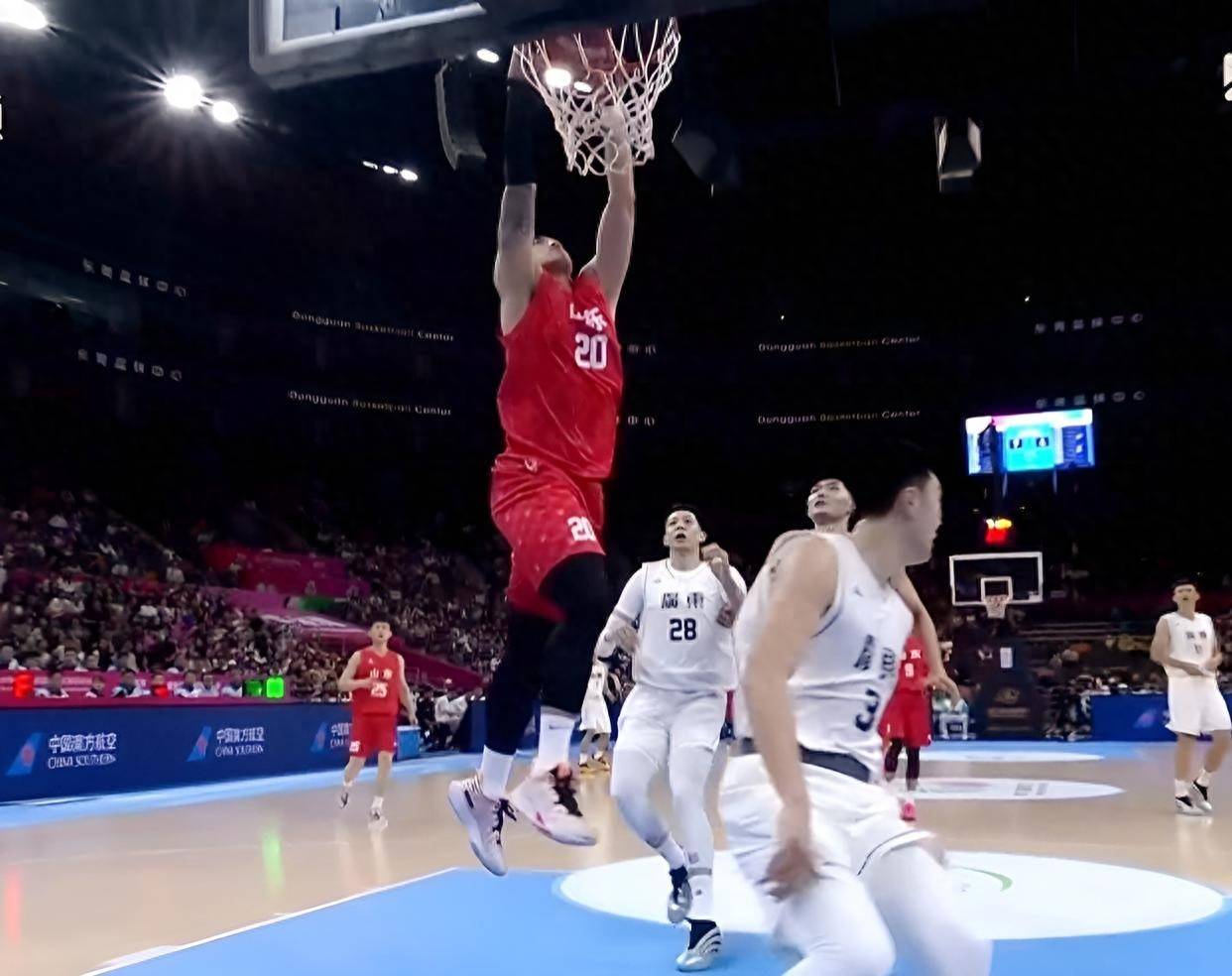 猛龙横扫山东队,陶汉林高光表现 猛龙横扫山东队,陶汉林高光表现